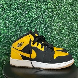 Jordan 1s size 7Y kids